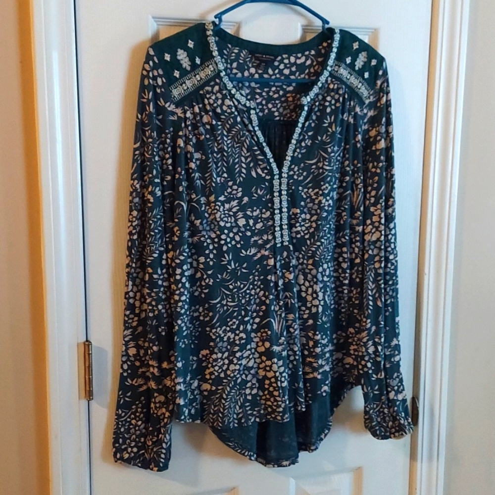 LUCKY BRAND Open V-Neck Long Sleeve Boho Blouse SMALL Pine Green White LIKE NEW!